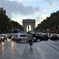 biking-to-triomphe_8093773481_o.jpg