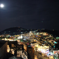 fira-under-the-moon_3612450544_o.jpg